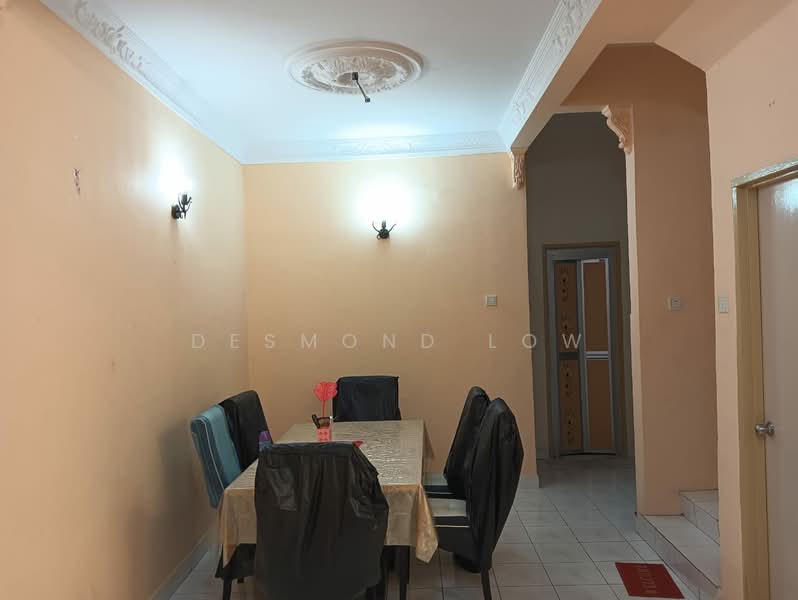 Double Storey Terrace House Taman Sinaran Seri Kembangan Selangor untuk Untuk Disewa - RM 1,600 /bulan, Mac 2026 - Dining Room - PropertyGuru.com.my
