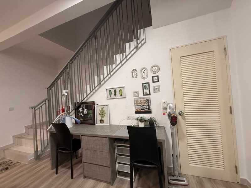 Untuk Disewa - Charisma, Setia Alam