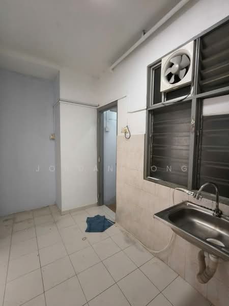 Villa Krystal @ Bandar Selesa Jaya untuk Untuk Dijual - RM 298,000, Mac 2026 - Kitchen - PropertyGuru.com.my