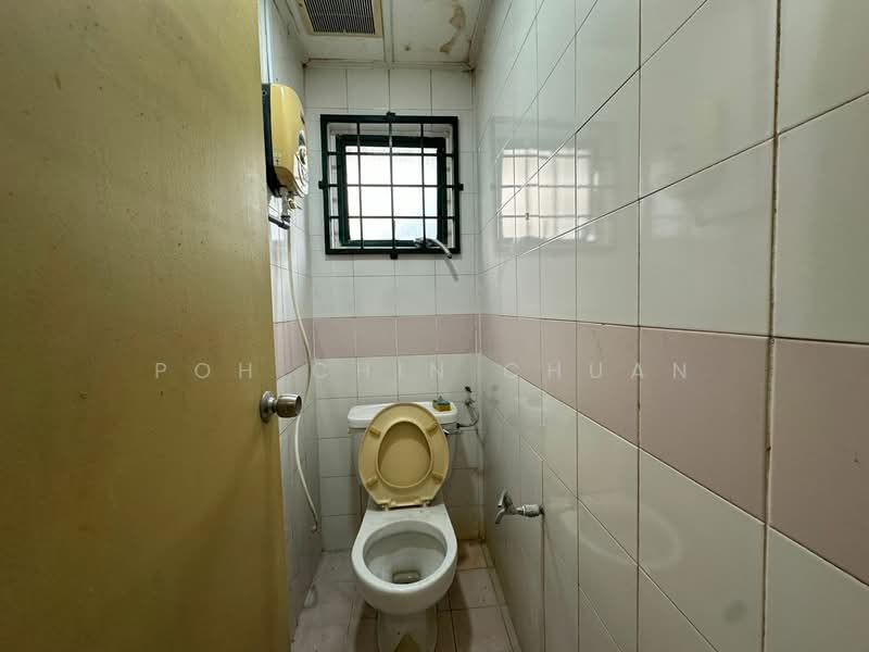 Shop / Office for Sale in Usj 9 (Subang Jaya) - Poh Chin Chuan - Bathroom - PropertyGuru.com.my