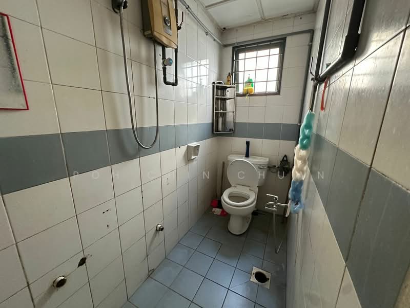 Shop / Office for Sale in Usj 9 (Subang Jaya) - Poh Chin Chuan - Bathroom - PropertyGuru.com.my