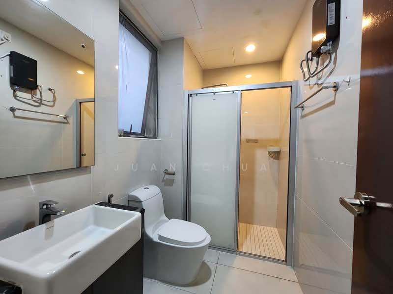 Royal Strand @ Country Garden Danga Bay untuk Untuk Disewa - RM 2,800 /bulan, Apr 2026 - Bathroom - PropertyGuru.com.my
