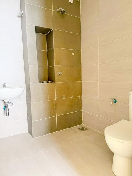 2-storey Terraced House for Sale in Sepang (Selangor) - Azizirrahim . - Bathroom - PropertyGuru.com.my