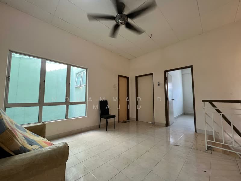 2-storey Terraced House for Sale in Kota Puteri Seksyen 5 (Batu Arang) - Mohammad Din Majid - Living Room - PropertyGuru.com.my