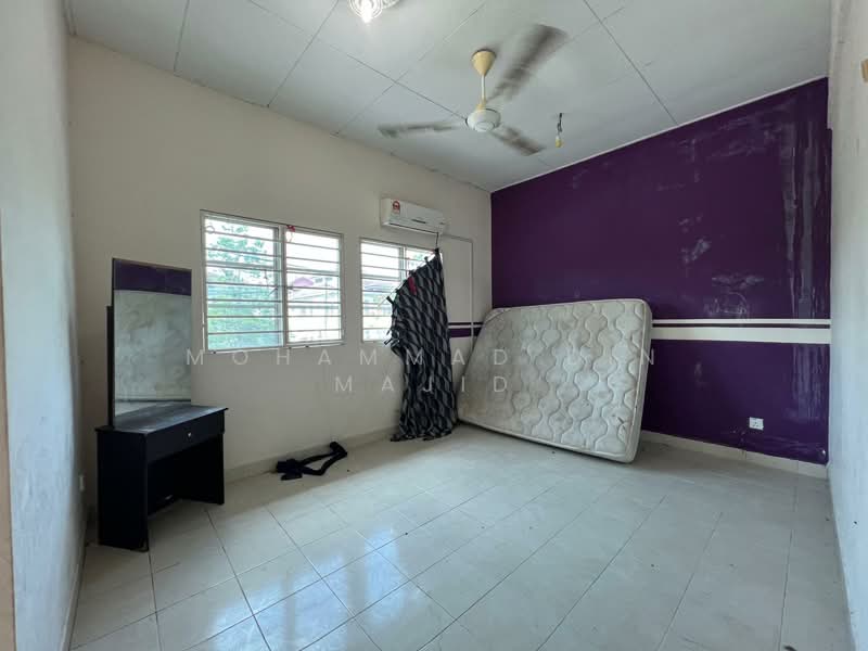2-storey Terraced House for Sale in Kota Puteri Seksyen 5 (Batu Arang) - Mohammad Din Majid - Bedroom - PropertyGuru.com.my
