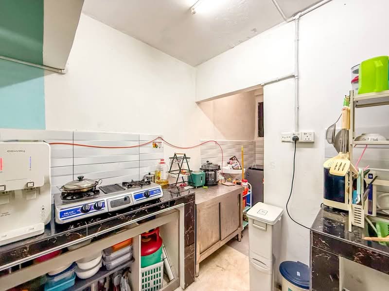 Double Storey Cluster Terrace Seksyen 18 untuk Untuk Dijual - RM 350,000, Mac 2026 - Kitchen - PropertyGuru.com.my