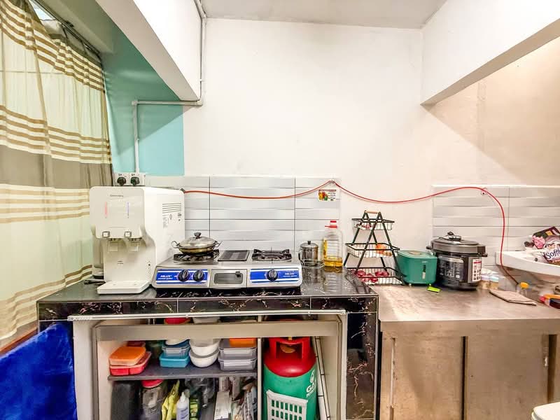 Double Storey Cluster Terrace Seksyen 18 untuk Untuk Dijual - RM 350,000, Mac 2026 - Kitchen - PropertyGuru.com.my