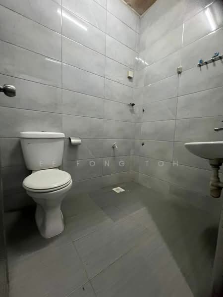 2-storey Terraced House for Sale in Skudai (Johor) - Ee Fong Toh - Bathroom - PropertyGuru.com.my