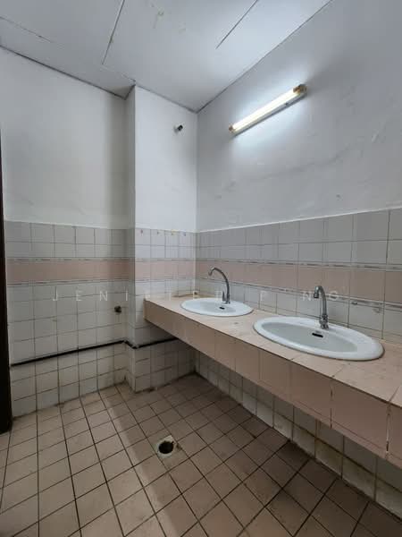 Shop / Office for Rent in Klang (Selangor) - Jeniffer P'ng - Bathroom - PropertyGuru.com.my