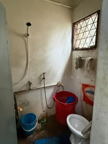 Taman Desa Jaya untuk Untuk Dijual - RM 345,000, Mac 2026 - Bathroom - PropertyGuru.com.my