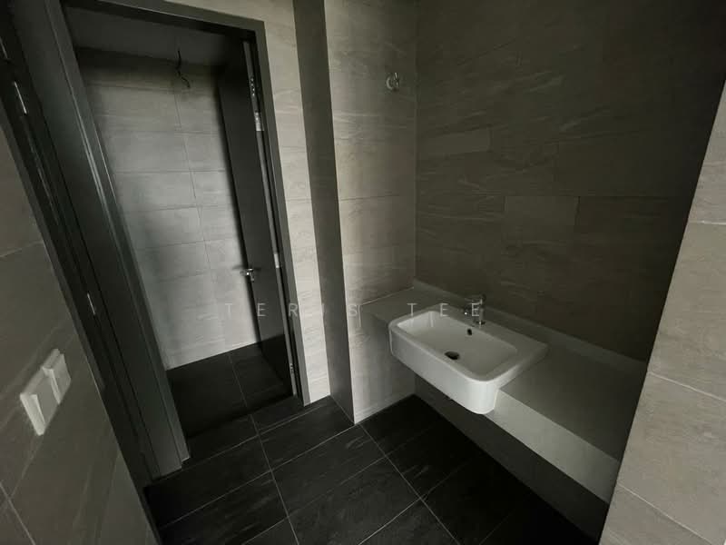 Office for Sale in Bandar Puteri Puchong (Puchong) - Teris Tee - Bathroom - PropertyGuru.com.my