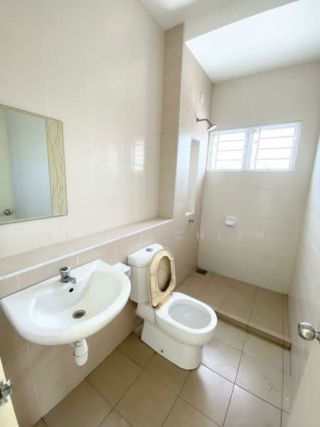 2-storey Terraced House for Sale in Setia Indah (Setia Alam) - Elaine Cheah - Bathroom - PropertyGuru.com.my