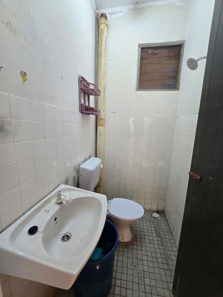 Flat for Sale at Desa Tasik Fasa 1A - Rain Leow - Bathroom - PropertyGuru.com.my