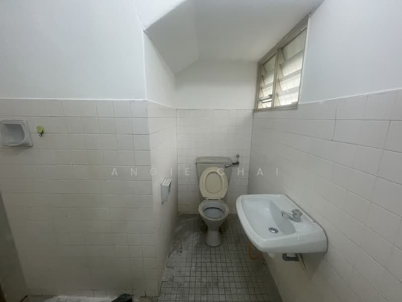 Rumah Teres 2 Tingkat untuk Dijual di Taman Megah Emas (Ss 25) (Petaling Jaya) - Angie Chai - Bathroom - PropertyGuru.com.my