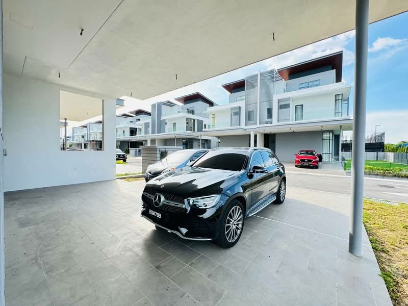 Broadleaf Residences Taman Alam Kemuning Shah Alam untuk Untuk Dijual - RM 2,450,000, Mac 2026 - Exterior - PropertyGuru.com.my