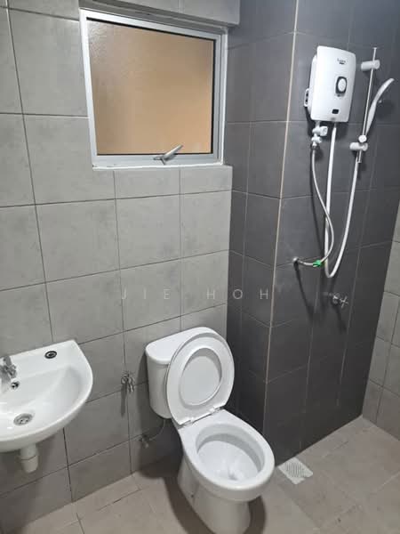 Condominium for Rent at Residensi Sateria - Jie Hoh - Bathroom - PropertyGuru.com.my