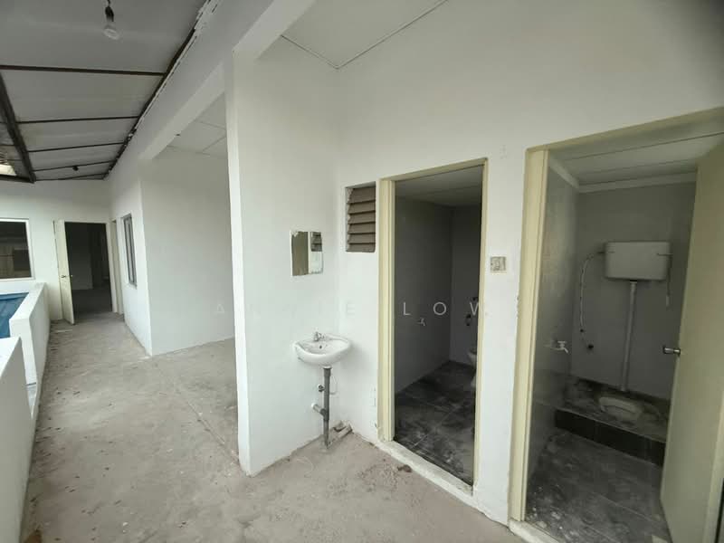 Shop for Sale in Taman Tasek (Johor Bahru) - Annie Low - Bathroom - PropertyGuru.com.my