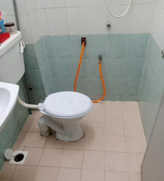 Service Residence for Sale at D'carlton (Residensi Seri Mega) - Steve Tey - Bathroom - PropertyGuru.com.my