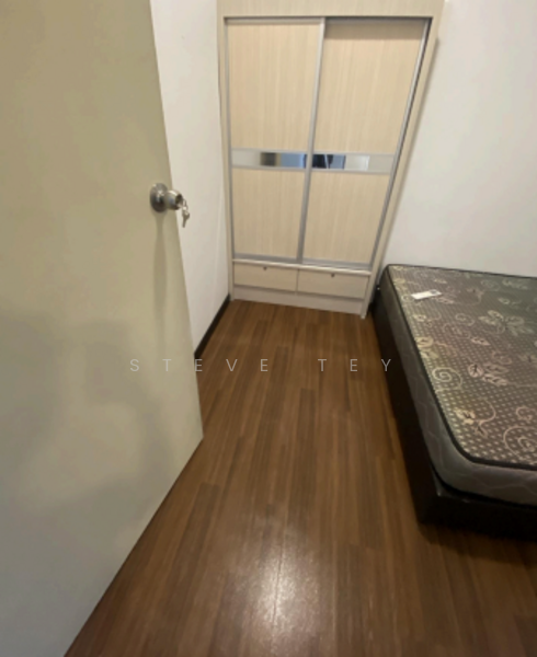 Service Residence for Sale at D'carlton (Residensi Seri Mega) - Steve Tey - Bedroom - PropertyGuru.com.my
