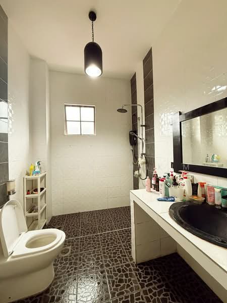 Bandar Nusaputra untuk Untuk Dijual - RM 1,200,000, Mac 2026 - Bathroom - PropertyGuru.com.my