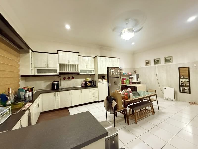 Bandar Nusaputra untuk Untuk Dijual - RM 1,200,000, Mac 2026 - Kitchen - PropertyGuru.com.my