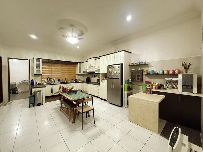 Bandar Nusaputra untuk Untuk Dijual - RM 1,200,000, Mac 2026 - Kitchen - PropertyGuru.com.my