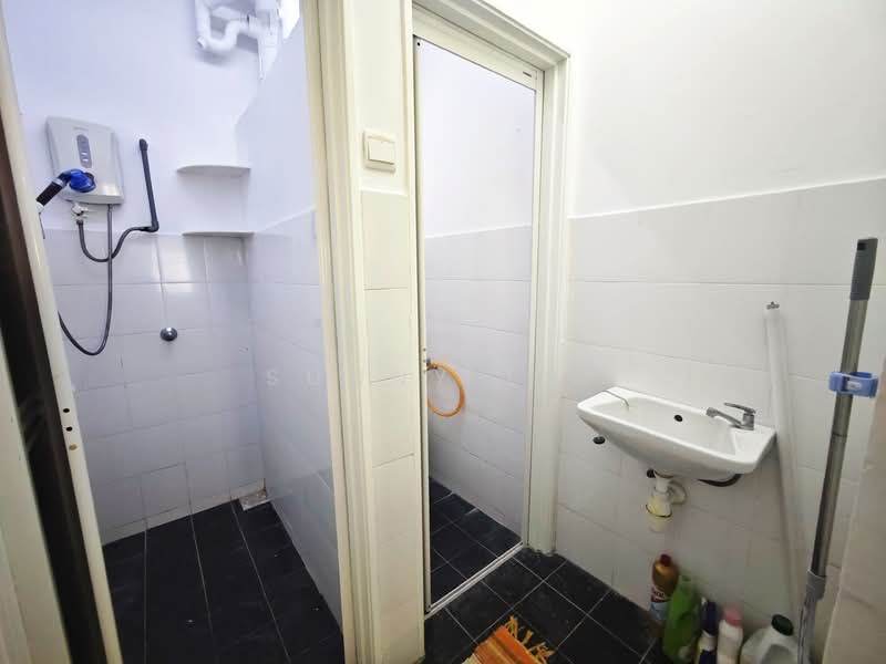 Palm & Nipah Court (Pangsapuri Nipah) untuk Untuk Disewa - RM 1,100 /bulan, Mac 2026 - Bathroom - PropertyGuru.com.my