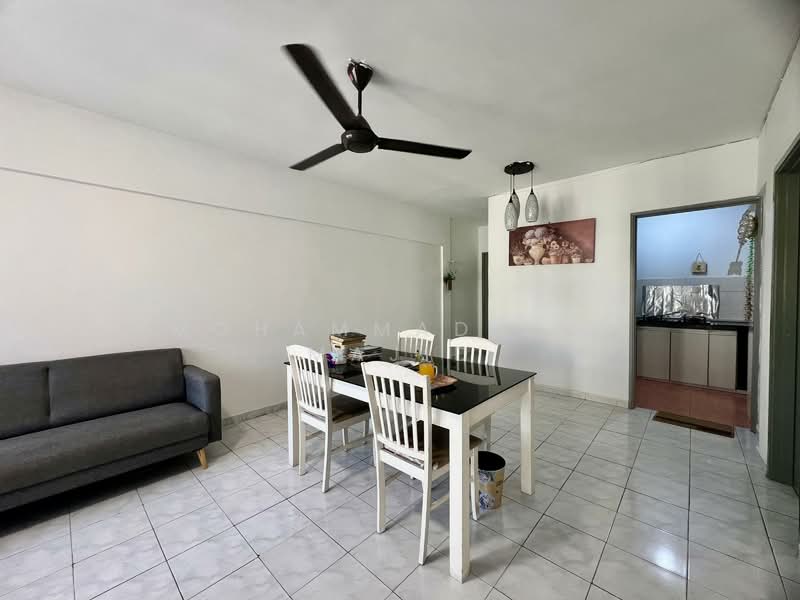 Apartment for Sale at Pangsapuri Subang Suria - Mohammad Din Majid - Living Room - PropertyGuru.com.my