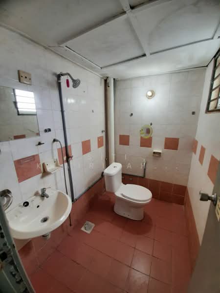 Apartment for Rent at Pangsapuri Mutiara Subang - SITI KHAIRIYAH JAAFAR - Bathroom - PropertyGuru.com.my