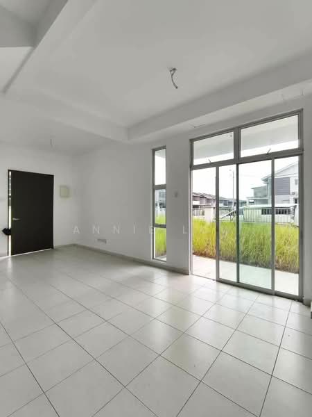 Taman Scientex Utama untuk Untuk Dijual - RM 698,000, Mac 2026 - Living Room - PropertyGuru.com.my