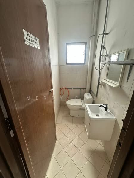 Ulu Tiram Taman Puteri Wangsa Double Storey Corner Lot untuk Untuk Disewa - RM 1,600 /bulan, Mac 2026 - Bathroom - PropertyGuru.com.my