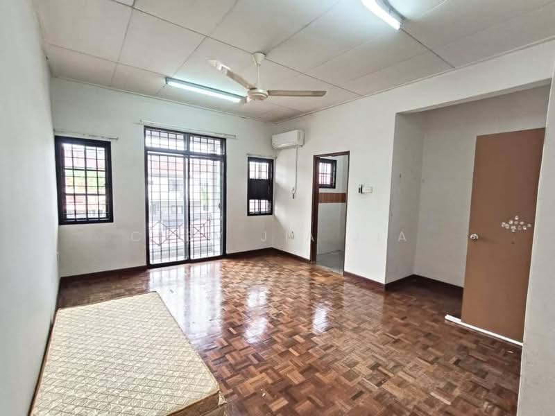 2-storey Terraced House for Sale in Bandar Baru Permas Jaya (Permas Jaya) - Chew Jia Jia - Living Room - PropertyGuru.com.my