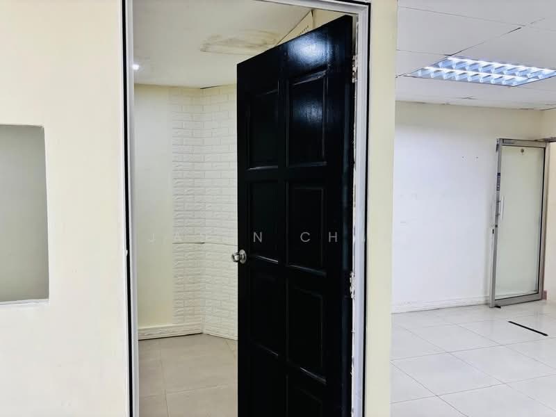 Office for Rent in Taman Molek (Johor Bahru) - Jason Chua - Interior - PropertyGuru.com.my