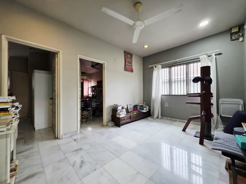 Rumah Teres 2 Tingkat untuk Dijual di Seri Utama Damansara (Kota Damansara) - Debbie Tea - Living Room - PropertyGuru.com.my