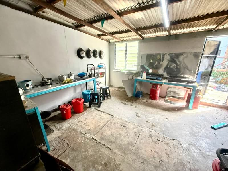 2-storey Terraced House for Sale in Taman Desa Wira (Telok Panglima Garang) - Simon Lee - Kitchen - PropertyGuru.com.my