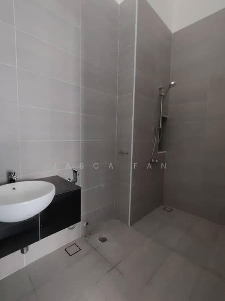 Semi-Detached House for Sale in Taman Ekoflora (Johor Bahru) - Jasca Fan - Bathroom - PropertyGuru.com.my