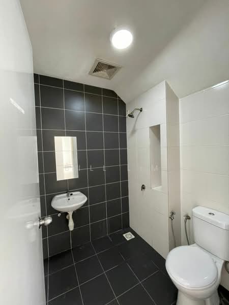 2-storey Terraced House for Rent in Shah Alam (Selangor) - Bill Lim - Bathroom - PropertyGuru.com.my