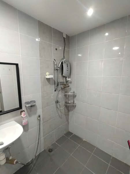 Condominium for Rent at The Edge Residence - Qi Zhi Lim - Bathroom - PropertyGuru.com.my