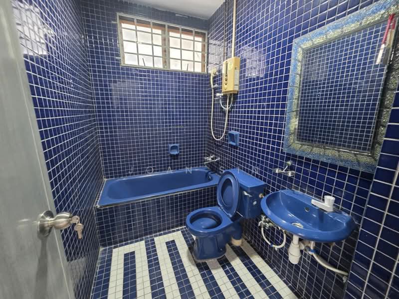 Taman Sri Putri untuk Untuk Dijual - RM 630,000, Mac 2026 - Bathroom - PropertyGuru.com.my