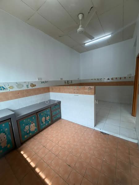 1-storey Terraced House for Sale in Taman Bestari Indah (Ulu Tiram) - Joan Sin - Kitchen - PropertyGuru.com.my