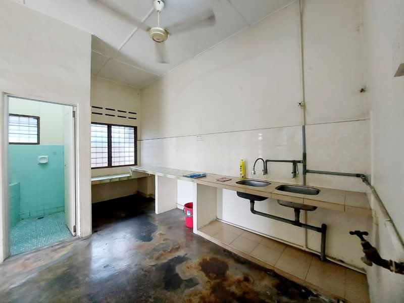Taman Wah Keong untuk Untuk Dijual - RM 415,000, Mac 2026 - Kitchen - PropertyGuru.com.my