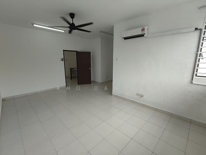 2-storey Terraced House for Sale in Bandar Puteri Klang (Klang) - Kho Daniel - Living Room - PropertyGuru.com.my
