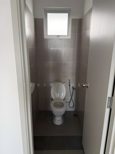 Shop / Office for Rent in Bandar Tasik Puteri (Rawang) - Kevin Chew - Bathroom - PropertyGuru.com.my