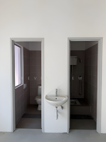 Shop / Office for Rent in Bandar Tasik Puteri (Rawang) - Kevin Chew - Bathroom - PropertyGuru.com.my