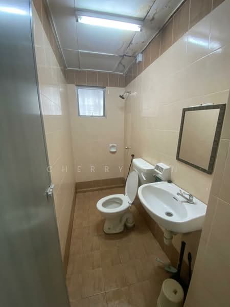 Pangsapuri Persanda untuk Untuk Disewa - RM 1,700 /bulan, Mac 2026 - Bathroom - PropertyGuru.com.my