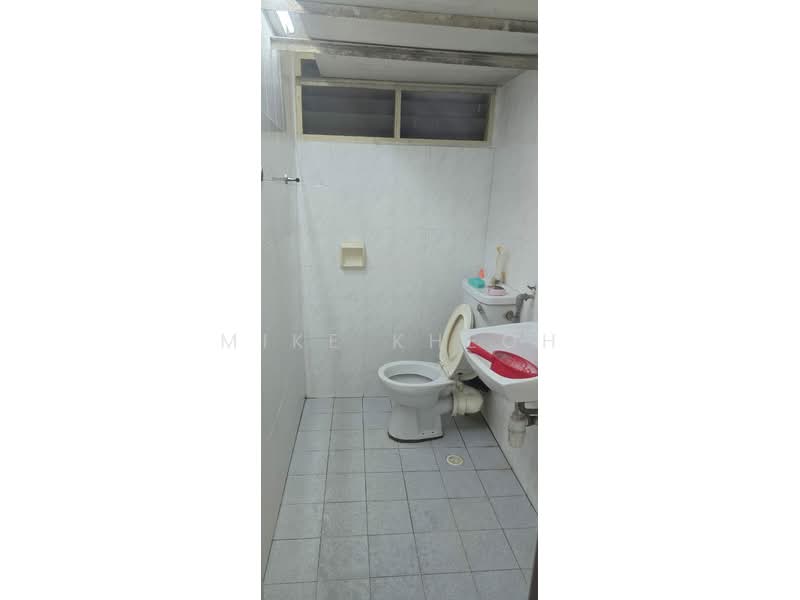 Taman Pekaka Block 31 untuk Untuk Dijual - RM 360,000, Mac 2026 - Bathroom - PropertyGuru.com.my