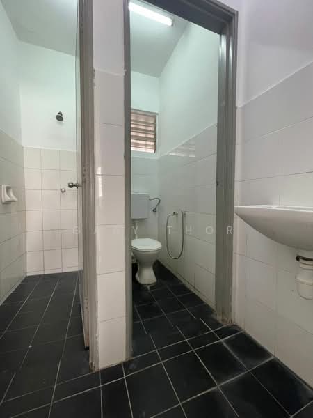 Palm & Nipah Court (Pangsapuri Nipah) untuk Untuk Disewa - RM 900 /bulan, Mac 2026 - Bathroom - PropertyGuru.com.my
