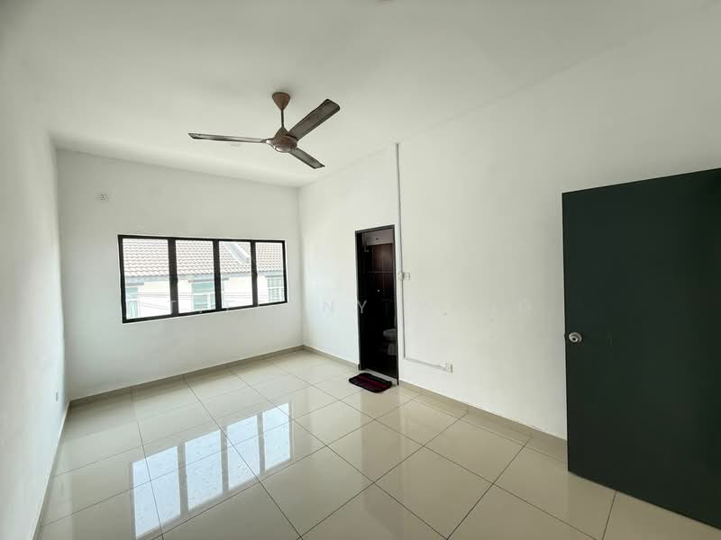 Taman Scientex Rawang untuk Untuk Disewa - RM 2,000 /bulan, Mac 2026 - Bedroom - PropertyGuru.com.my
