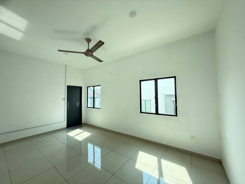 Taman Scientex Rawang untuk Untuk Disewa - RM 2,000 /bulan, Mac 2026 - Bedroom - PropertyGuru.com.my