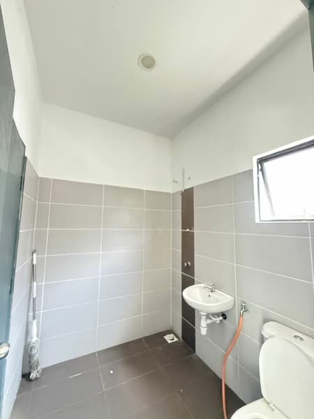 Taman Scientex Rawang untuk Untuk Disewa - RM 2,000 /bulan, Mac 2026 - Bathroom - PropertyGuru.com.my